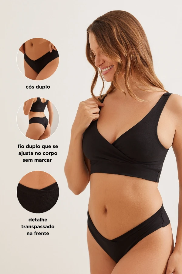 Calcinha para gestante de algodão preta com cós duplo e detalhe transpassado na frente.