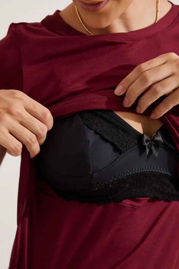 Blusa para amamentação vinho com abertura discreta para facilitar a amamentação