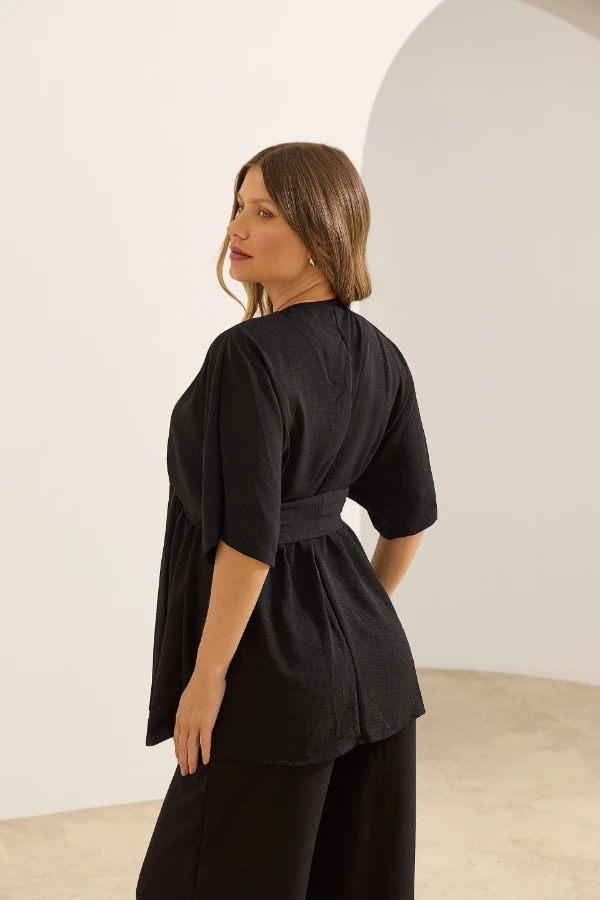 Blusa gestante preta estilo chic com modelagem confortável para gravidez