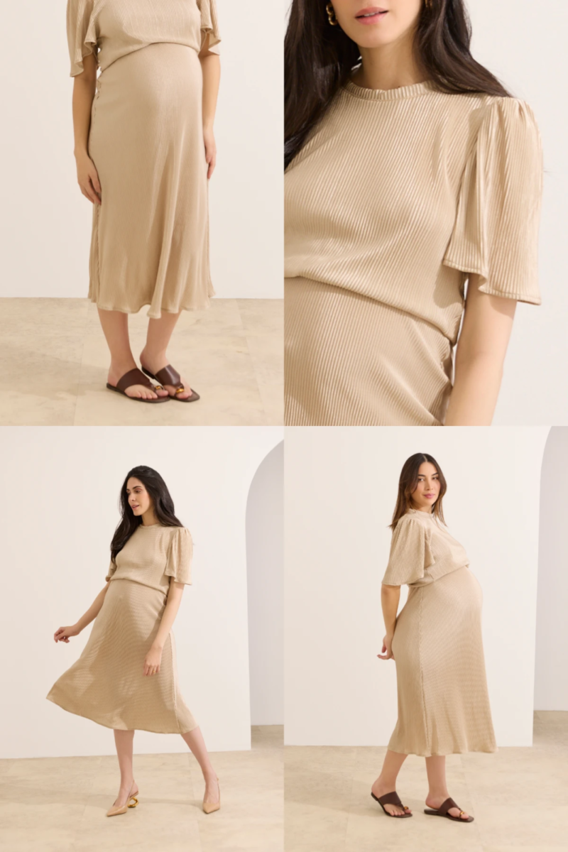 Gestante usando conjunto dourado com blusa de mangas amplas e saia midi plissada, em diferentes poses em estúdio claro.