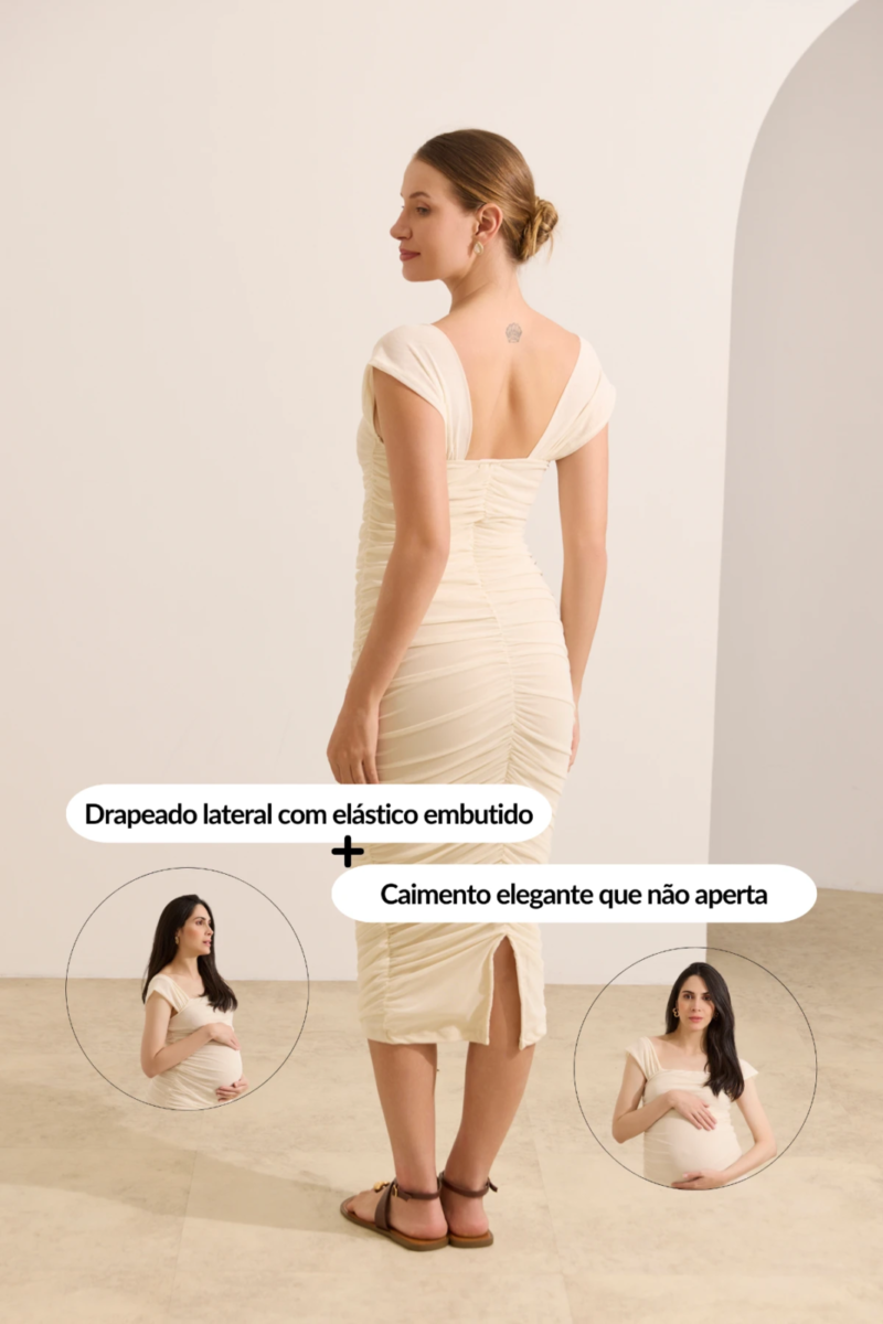 Gestante usando vestido midi pérola drapeado com alças largas, costas abertas, fenda traseira e caimento ajustado ao corpo.