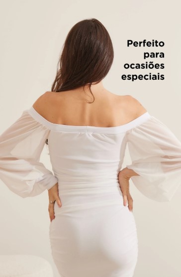 Gestante jovem usando vestido para gestantes jovens de tule para festa e ensaio gestante